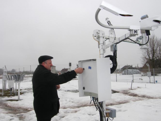 Meteorologas Bronius Medinis rodė gausybę įvairios įrangos