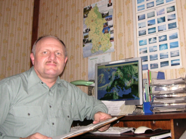 Specialią orų lentelę p. Bronius su užsidegimu pildo iki šiol...