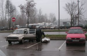 Kavoliškėną mirtis ištiko „Maximos bazės“ automobilių stovėjimo aikštelėje. R.Kilkaus nuotr.