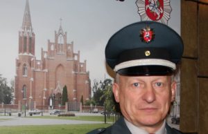 Saugios kaimynystės namus nusikaltėliai aplenkia Rajono policijos komisariato viršininkas Stasys Meliūnas. N.Byčkovskio nuotr.