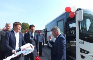 Merui Antanui Vagoniui – simbolinis autobuso raktas. A.Minkevičinės nuotr..
