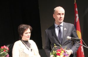 Metų Rokiškėnei Zitai Šivickienei prizą įteikė Kęstutis Jauniškis.M. Katinauskienės nuotr.