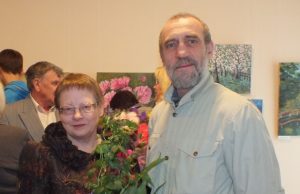 Muziejų dienai – koncertai, arbatėlės, žibintai ir pradedančių dailininkų paroda Viena pradedančiųjų dailininkių – Rokiškio krašto muziejaus direktorės pavaduotoja Marytė Mieliauskienė ir jos mokytojas Raimondas Gailiūnas. Autorės nuotr.