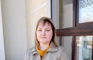 Nukentėjusios pusantrų metukų mergytės mama nori rasti ją užpuolusio šuns šeimininką tik dėl to