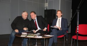 Aplinkos viceministras Linas Jonauskas (dešinėje) su Seimo nariu Vytautu Sauliumi (viduryje) ir ūkininku Jonu Venslovu.
