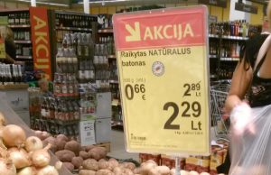 Kai darbo per daug… Batono kaina daržovių skyriuje. M. Katinauskienės nuotr.