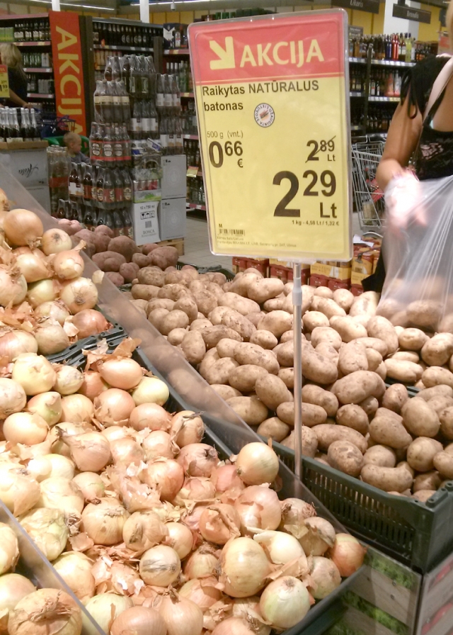 Batono kaina daržovių skyriuje. M. Katinauskienės nuotr. Batono kaina daržovių skyriuje. M. Katinauskienės nuotr.