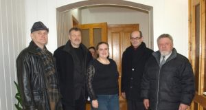 “Gimtojo Rokiškio“ skaitytojų balsavimo rezultatus patvirtino speciali komisija: (iš kairės) Vytautas Padvaiskas