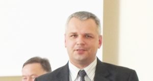 Po žemdirbių „egzamino“ Vigilijus Jukna buvo apdovanotas rokiškėnų namine duona. A.Minkevičienės nuotr.