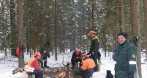Sigitas Prievelis prie laužo besišildžiusiems medkirčiams rimtesnių pastabų neturėjo