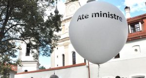 Mokytojai mitingavo prie Švietimo ir mokslo ministerijos. Eltos nuotr.