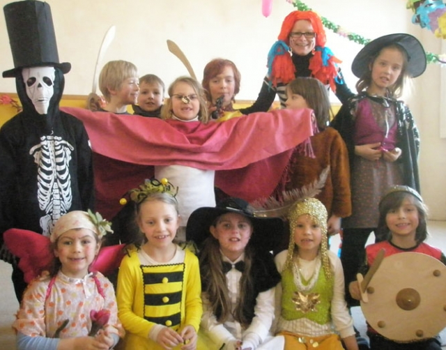 Gintarė Mizeikytė Vokietijoje moko ir prižiūri vaikus. Gintarė Mizeikytė Vokietijoje moko ir prižiūri vaikus.