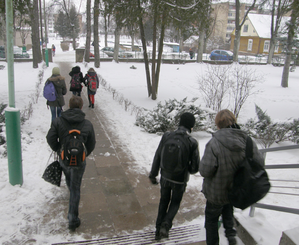 Profilaktinis mokinių sveikatos patikrinimas parodė: dauguma rajono moksleivių turi vienokių ar kitokių sveikatos problemų. A.Puteikytės nuotr.