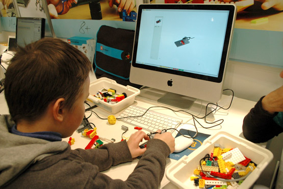 Parodoje eksponuojamas naujoves išbandė ir moksleiviai. Ingos Vagonės nuotr.