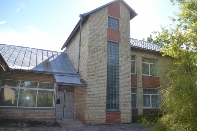 Obelių kultūros namus siūloma perkelti į parduodamą buvusio ūkio kontoros pastatą Obelių kultūros namus siūloma perkelti į parduodamą buvusio ūkio kontoros pastatą