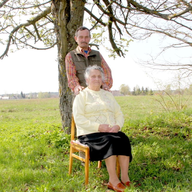 Vladas ir Eleonora Paukščiai užaugino ir į gyvenimą išleido septynis vaikus. Didelės šeimos labiau norėjo vyras Vladas ir Eleonora Paukščiai užaugino ir į gyvenimą išleido septynis vaikus. Didelės šeimos labiau norėjo vyras