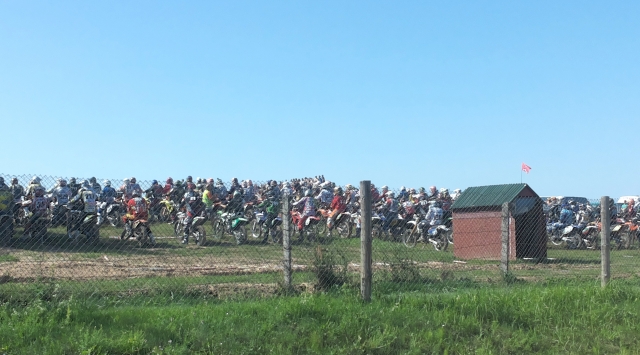 Bendras startas – prie vartelių rikiavosi per 100 sportininkų. Organizatorių archyvo nuotr.