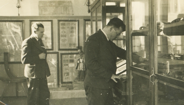 1937 metų muziejaus ekspozicija. Rokiškio krašto muziejaus archyvo nuotr. 1937 metų muziejaus ekspozicija. Rokiškio krašto muziejaus archyvo nuotr.