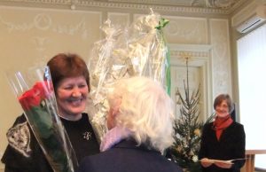 Rokiškio krašto muziejus – geriausias šalyje Gėlės - Metų muziejaus direktorei N.Šniokienei. M.Mieliauskienės nuotr.