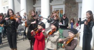 Gatvės muzikos dieną Nepriklausomybės aikštėje skambėjo muzika. Nijolės Mateikienės nuotr.