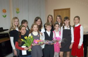 Jaunųjų atlikėjų muzika skamba kaimynams Koncertą dovanojo jaunieji atlikėjai.