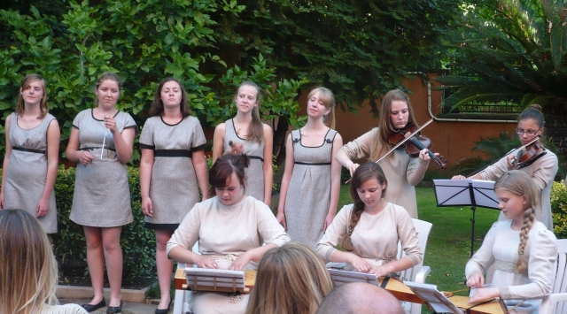 R.Lymano muzikos mokyklos instrumentinis ansamblis Italijos sostinėje surengė du koncertus.