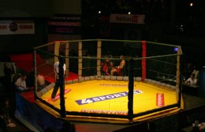 Metaliniame narve kovotojas pasijunta  tarytum užpultas tamsioje gatvėje...  Asmeninio albumo nuotr.