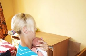 Vaidos mažylis tik retkarčiais riksmu parodo