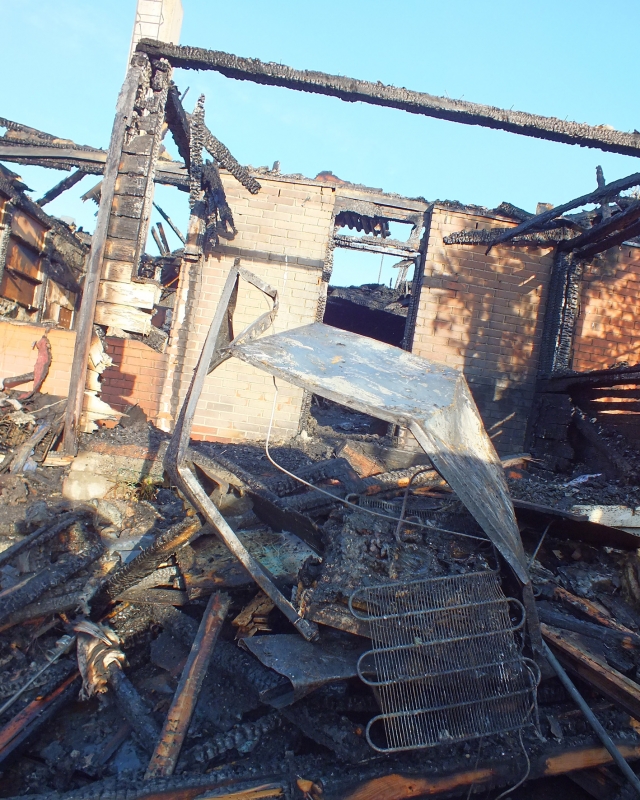 Narkevičių namas ir visas jame buvęs turtas nuodėguliais virto per 15 minučių. A.Minkevičienės nuotr. Narkevičių namas ir visas jame buvęs turtas nuodėguliais virto per 15 minučių. A.Minkevičienės nuotr.