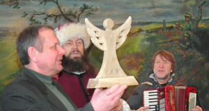 Panemunėlio seniūnas Anicetas Bytautas (iš kairės) padėkojo visiems