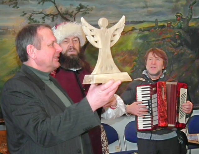 Panemunėlio seniūnas Anicetas Bytautas (iš kairės) padėkojo visiems Panemunėlio seniūnas Anicetas Bytautas (iš kairės) padėkojo visiems