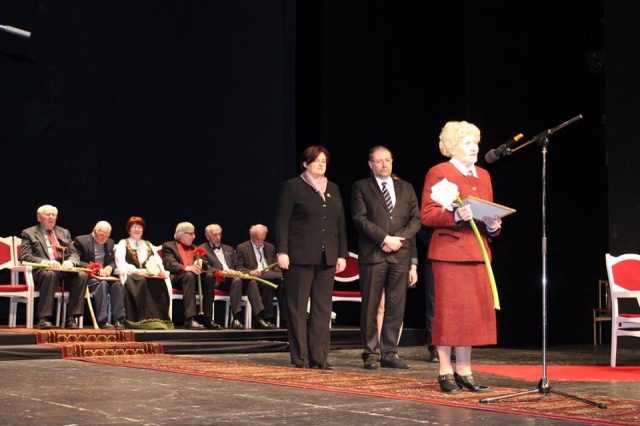 Medalio „Tarnaukime Lietuvai“ įteikimo momentas. Rokiškio krašto muziejaus nuotr.