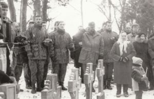 Savanorių karių kapų Rokiškio rajono bendrijos nuotraukų archyve – dar neišvartyti savanorių kapai Sventės kapinėse. R.Norvaišienės nuotr.