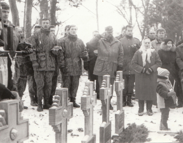 Savanorių karių kapų Rokiškio rajono bendrijos nuotraukų archyve – dar neišvartyti savanorių kapai Sventės kapinėse. R.Norvaišienės nuotr. Savanorių karių kapų Rokiškio rajono bendrijos nuotraukų archyve – dar neišvartyti savanorių kapai Sventės kapinėse. R.Norvaišienės nuotr.
