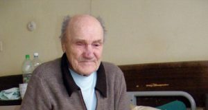 75-erių Vladui Kavoliūnui „pasisekė“ – jis neteko tik dalies pėdų pirštų. A.Puteikytės nuotr.