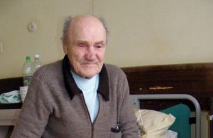 75-erių Vladui Kavoliūnui „pasisekė“ – jis neteko tik dalies pėdų pirštų. A.Puteikytės nuotr.