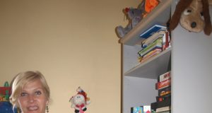 Obelių savarankiško gyvenimo namų žaidimų kambaryje vyriausioji socialinė darbuotoja J.Paukštienė rodė nemenką žaislų