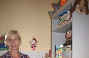 Obelių savarankiško gyvenimo namų vaikams – žaidimų kambarys Obelių savarankiško gyvenimo namų žaidimų kambaryje vyriausioji socialinė darbuotoja J.Paukštienė rodė nemenką žaislų