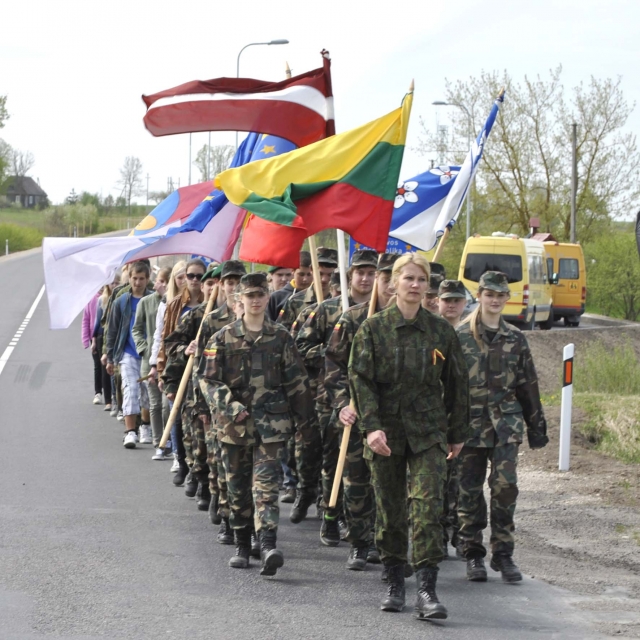 aunieji šauliai į ES narystės dešimtmečio šventę žygiavo nešini Lietuvos aunieji šauliai į ES narystės dešimtmečio šventę žygiavo nešini Lietuvos