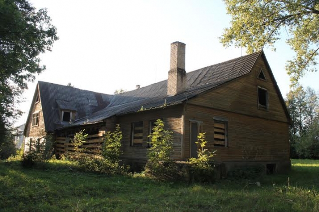 Šaulių namą Obeliuose vietos gyventojai vadina pastatu vaiduokliu. R. Pupelio nuotr.