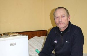 Nuosavo būsto neturintis J.Dulkė patenkintas sąlygomis Obelių savarankiško gyvenimo namuose.D.Zibolienės nuotr.