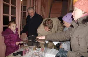Obelių paminklas bylos apie istorinės atminties svarbą Bažnyčioje tikintieji negailėjo lėšų paminklo atstatymo darbams paremti. L. Dūdaitės nuotr.