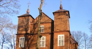 Neobaroko dvasią altoriuose sauganti Onuškio šv. arkangelo Mykolo bažnyčia – vienas seniausių medinės architektūros sakralinių paminklų šalyje. A.Minkevičienės nuotr.