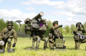 Iš nebūties prisikėlusi lietuvių karo aviacija Oro gynybos bataliono kariai.