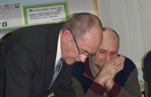 Filosofas Romualdas Ozolas (kairėje) knygoje “Aušros raudoniai“ ieškojo prisiminimų apie Vaidotą Daunį