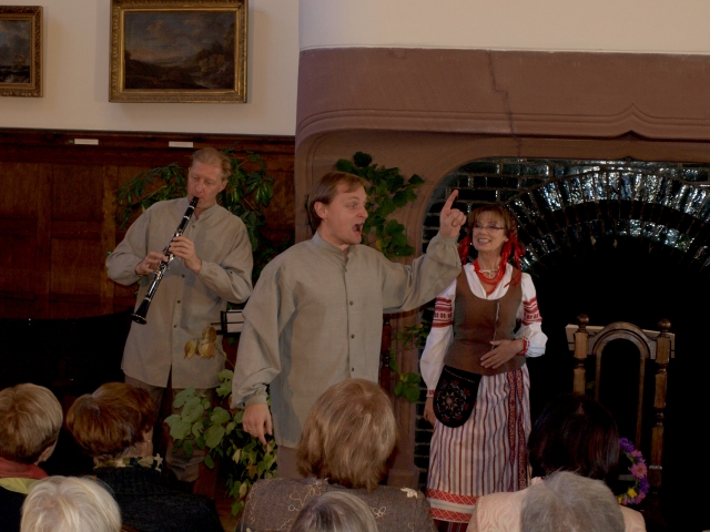 Renginio akimirka: solitas Liudas Mikalauskas (viduryje) mokė rokiškėnes lietuvninkų išminties Renginio akimirka: solitas Liudas Mikalauskas (viduryje) mokė rokiškėnes lietuvninkų išminties