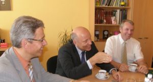 Liberalcentristas Vidaus reikalų ministras Raimundas Palaitis (nuotr. centre) žadėjo padaryti viską