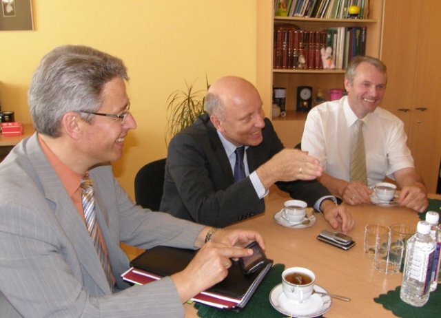 Liberalcentristas Vidaus reikalų ministras Raimundas Palaitis (nuotr. centre) žadėjo padaryti viską