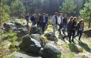 Turistai gamtos take.