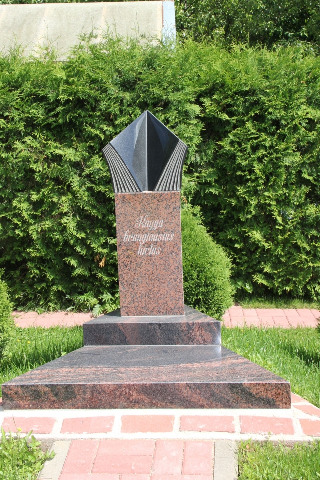 V.Gasiūno sodyboje rekonstruotas paminklas knygai. D.Zibolienės nuotr.